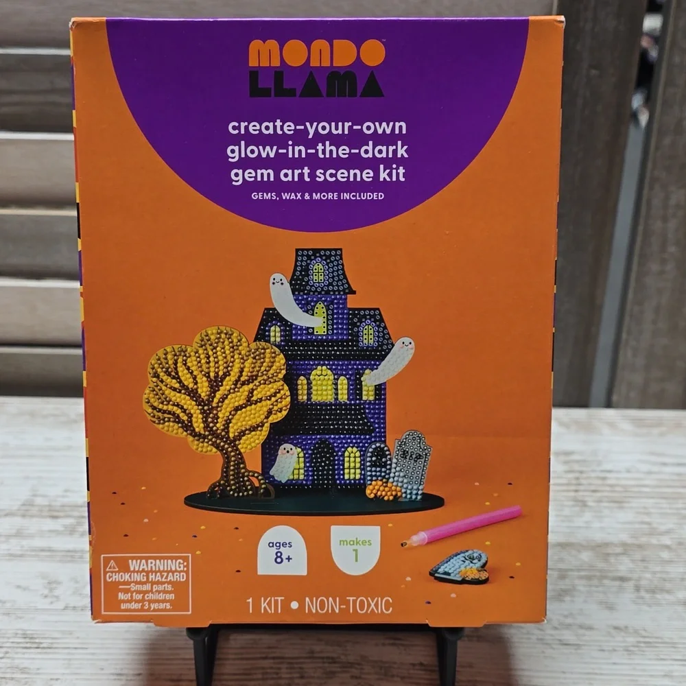 Mondo Llama Create‑Your‑Own Glow‑in‑the‑Dark Gem Art Scene Kit